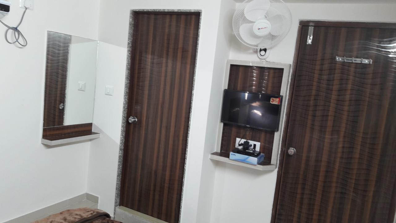 Hotel Sunstay Ahmadabad Zewnętrze zdjęcie