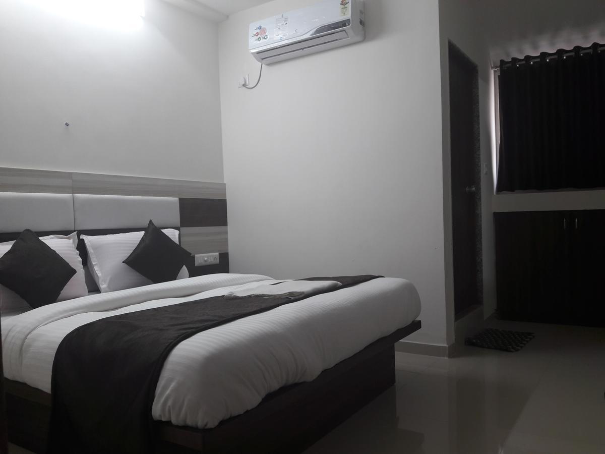 Hotel Sunstay Ahmadabad Zewnętrze zdjęcie