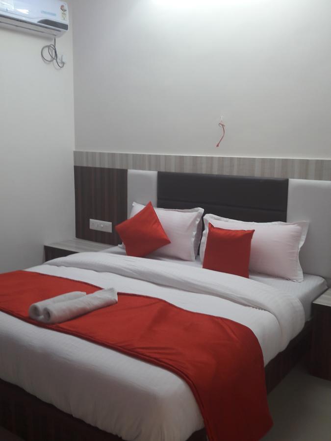 Hotel Sunstay Ahmadabad Zewnętrze zdjęcie