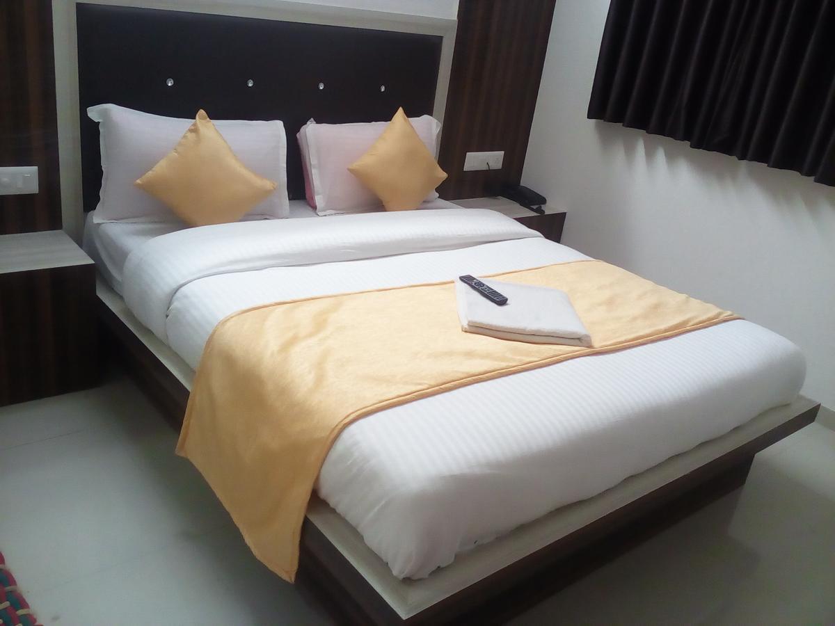 Hotel Sunstay Ahmadabad Zewnętrze zdjęcie