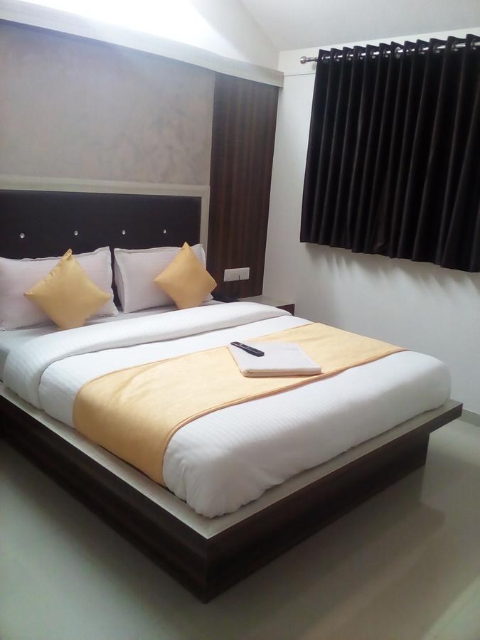 Hotel Sunstay Ahmadabad Zewnętrze zdjęcie
