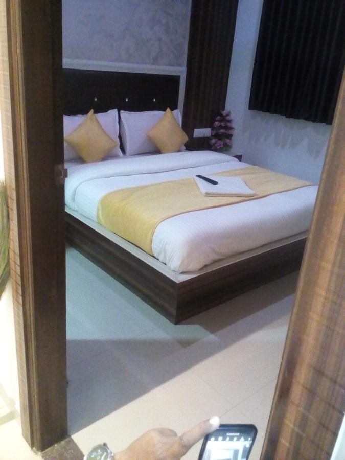 Hotel Sunstay Ahmadabad Zewnętrze zdjęcie