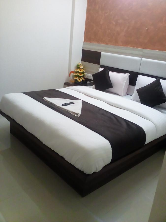 Hotel Sunstay Ahmadabad Zewnętrze zdjęcie