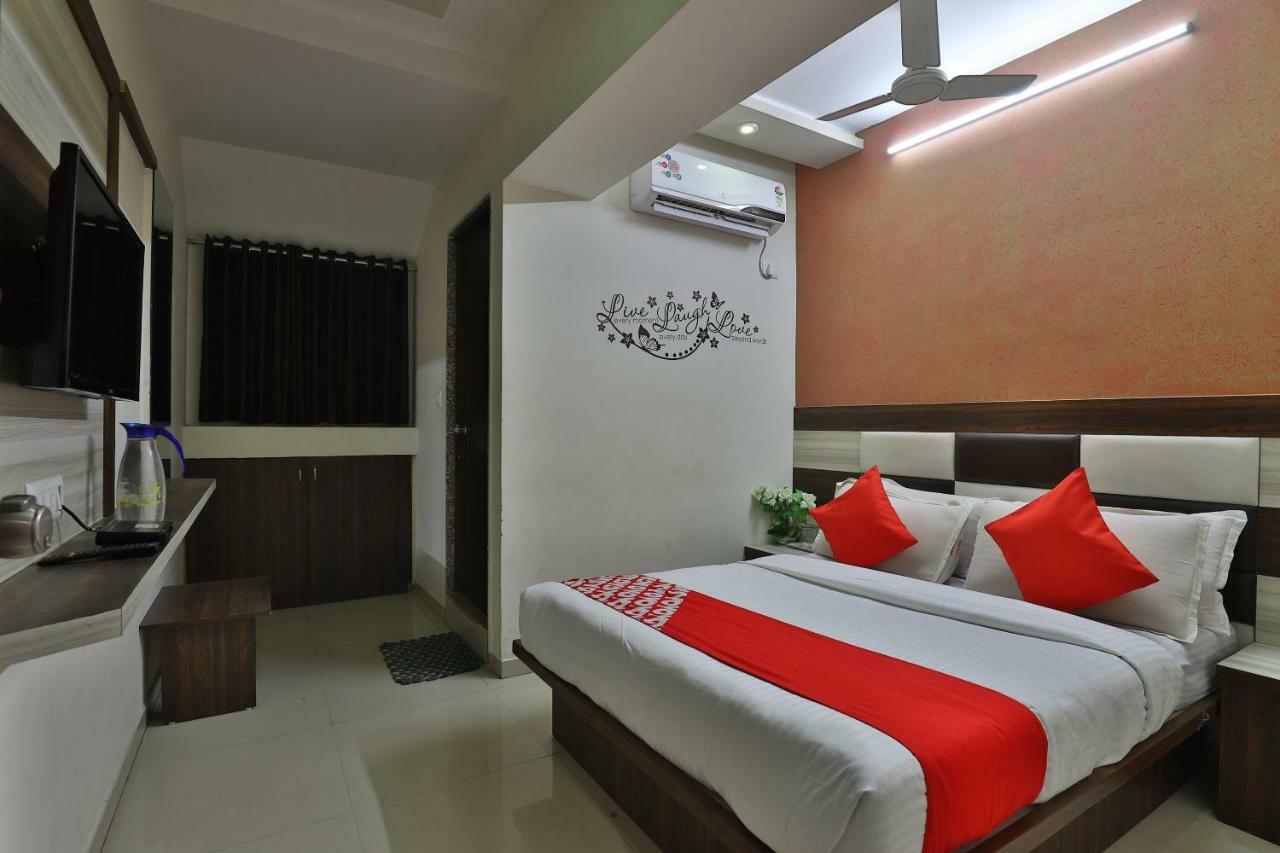 Hotel Sunstay Ahmadabad Zewnętrze zdjęcie