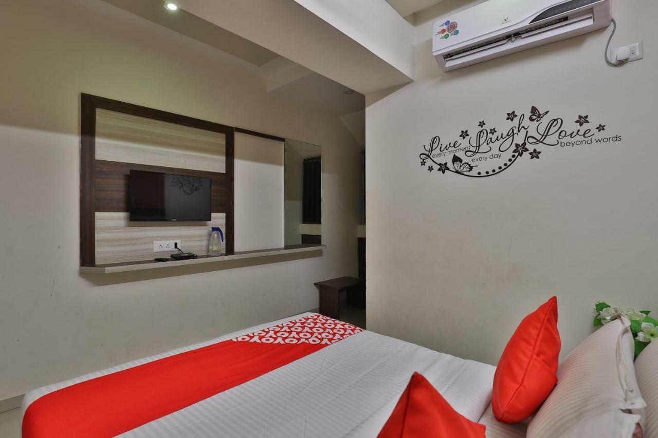 Hotel Sunstay Ahmadabad Zewnętrze zdjęcie