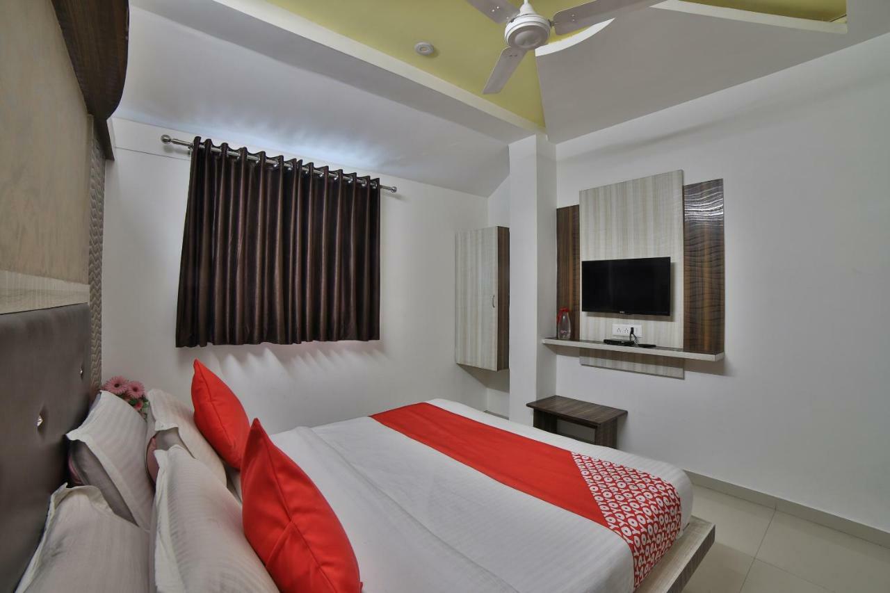 Hotel Sunstay Ahmadabad Zewnętrze zdjęcie